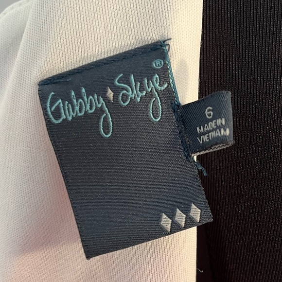 Gabby Skye Floral Print Dress - Picture 6 of 10